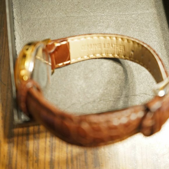 Ileway Womens Small Wrist Watch Brown Leather - Picture 4 of 5